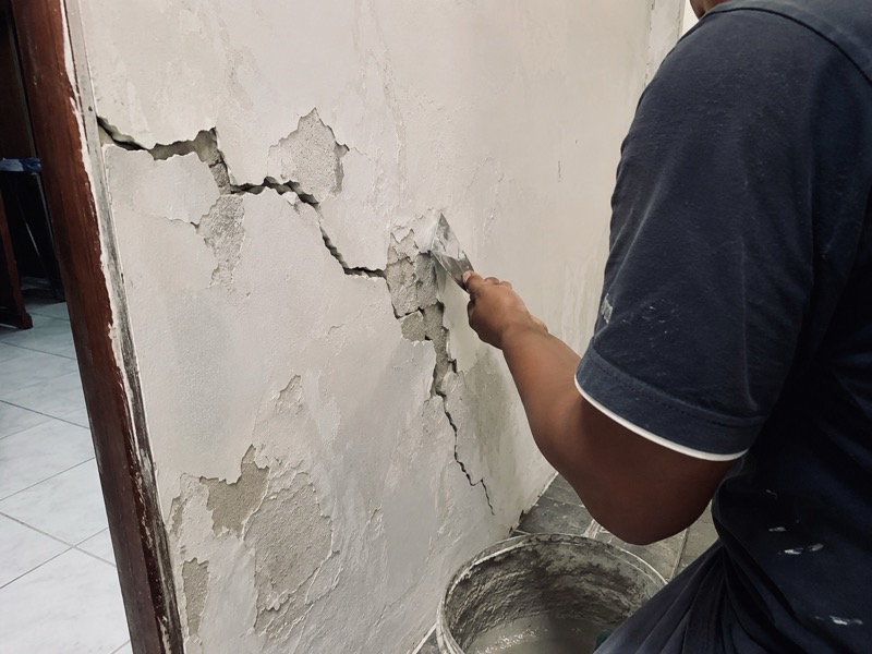 Servis repair rumah — dinding retak